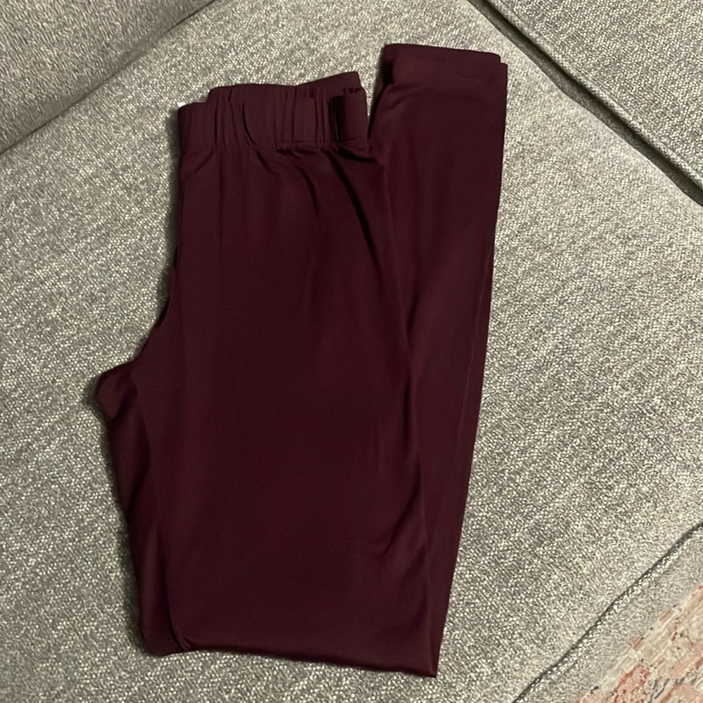 Burgundy leggings